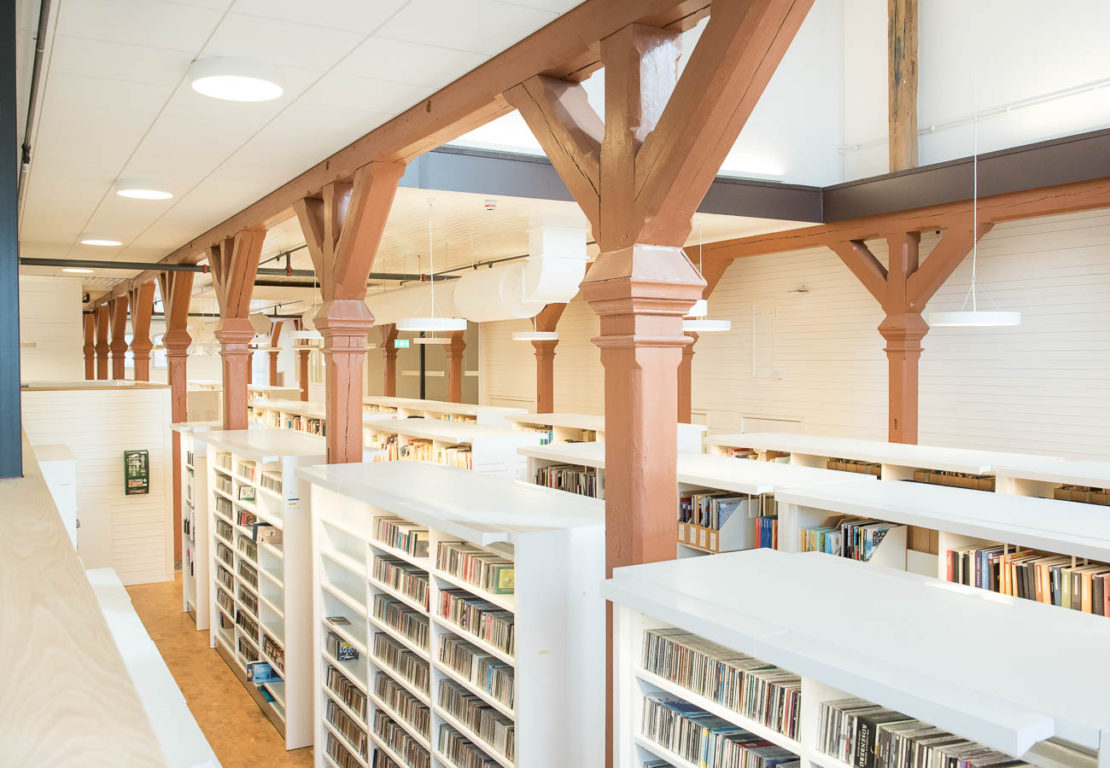 Ursprungsfärgen på de stora pelarna har tagits fram i renoveringen. Foto: Stina Loman