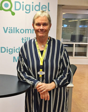 Bibliotekschefen Birgitta Hellman Magnusson i digidelcentret. Foto: Alexander Tergeland.
