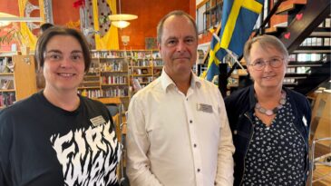 Ingegärd Brandt, Katarina d´Aubigné och Sturegymnasiets rektor Peter Hjelm.